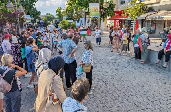 Vecinas y vecinos de Majadahonda celebran el reconocimiento del Estado palestino por España