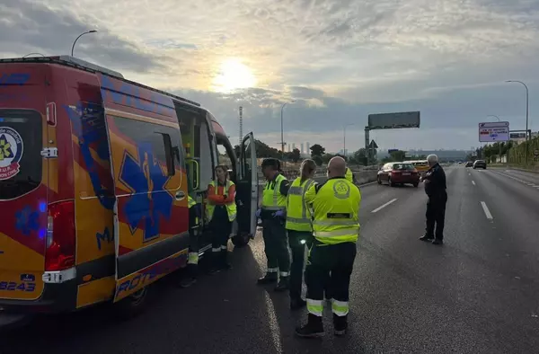 Muere un motorista de 41 años tras precipitarse cinco metros sobre el Bus-VAO de la A-6 