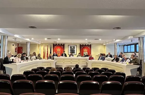 La Plataforma en Defensa de la Educación Pública denuncia la negativa de la alcaldesa a responder a sus preguntas en el Pleno