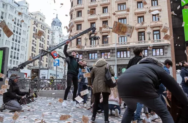 Planes de verano: Cinco rutas gratuitas por el Madrid del cine y las series