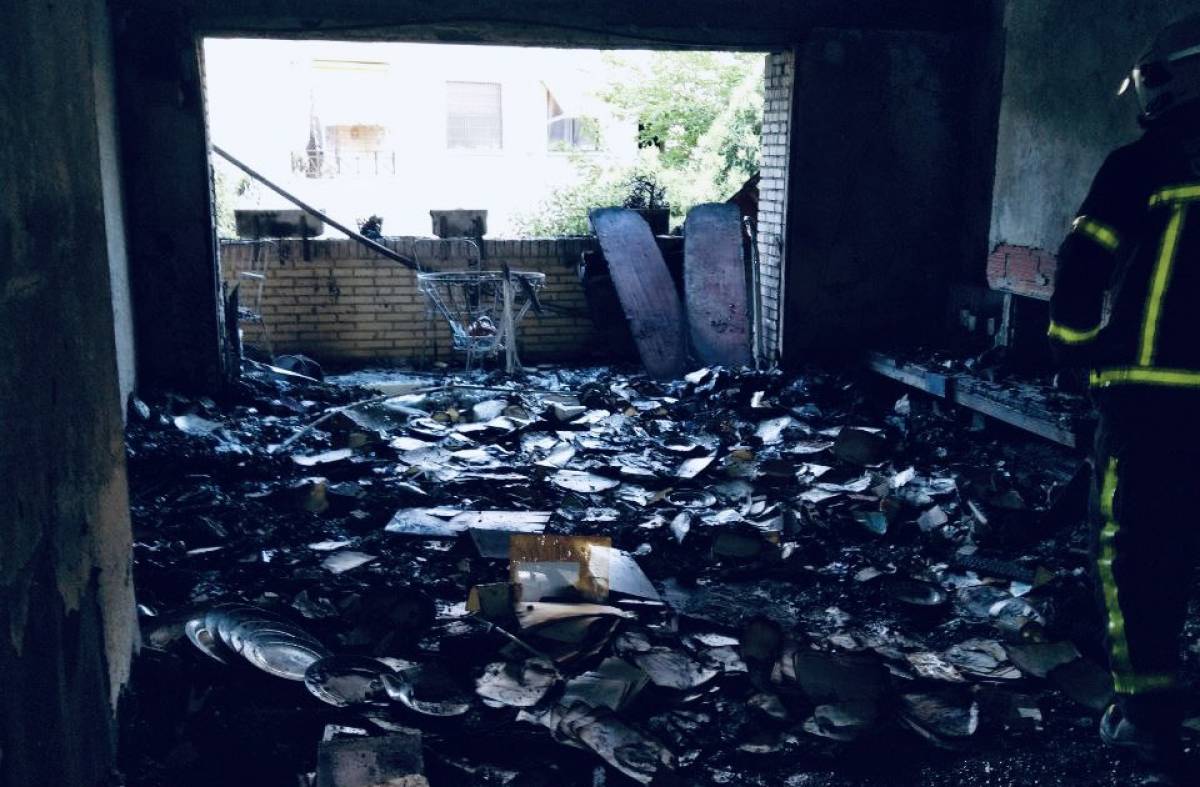 Un incendio arrasa una vivienda en el centro de Majadahonda
