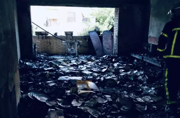 Un incendio arrasa una vivienda en el centro de Majadahonda