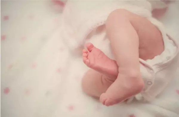 Majadahonda comienza a abonar las ayudas por nacimiento y adopción que aumentan en un 15%