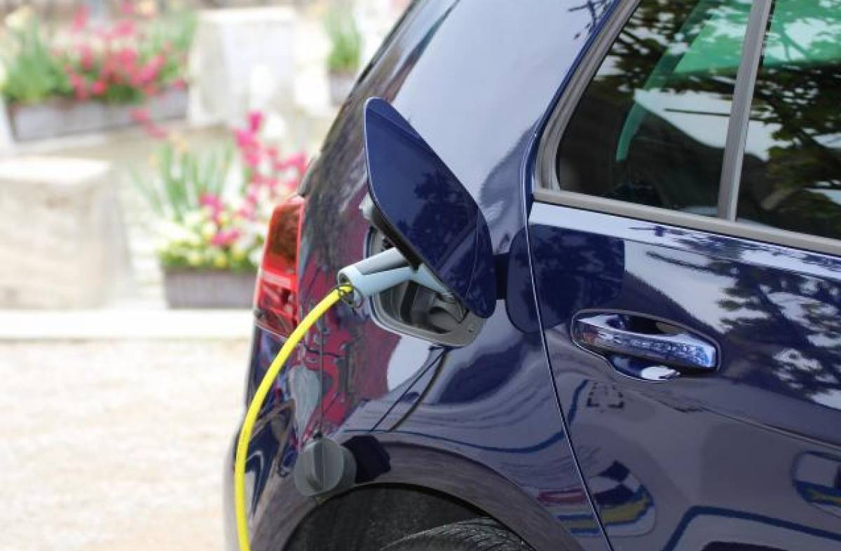 Vecinos por Majadahonda propone la instalación de puntos de recarga eléctrica y alerta sobre el incremento de delitos en la ciudad