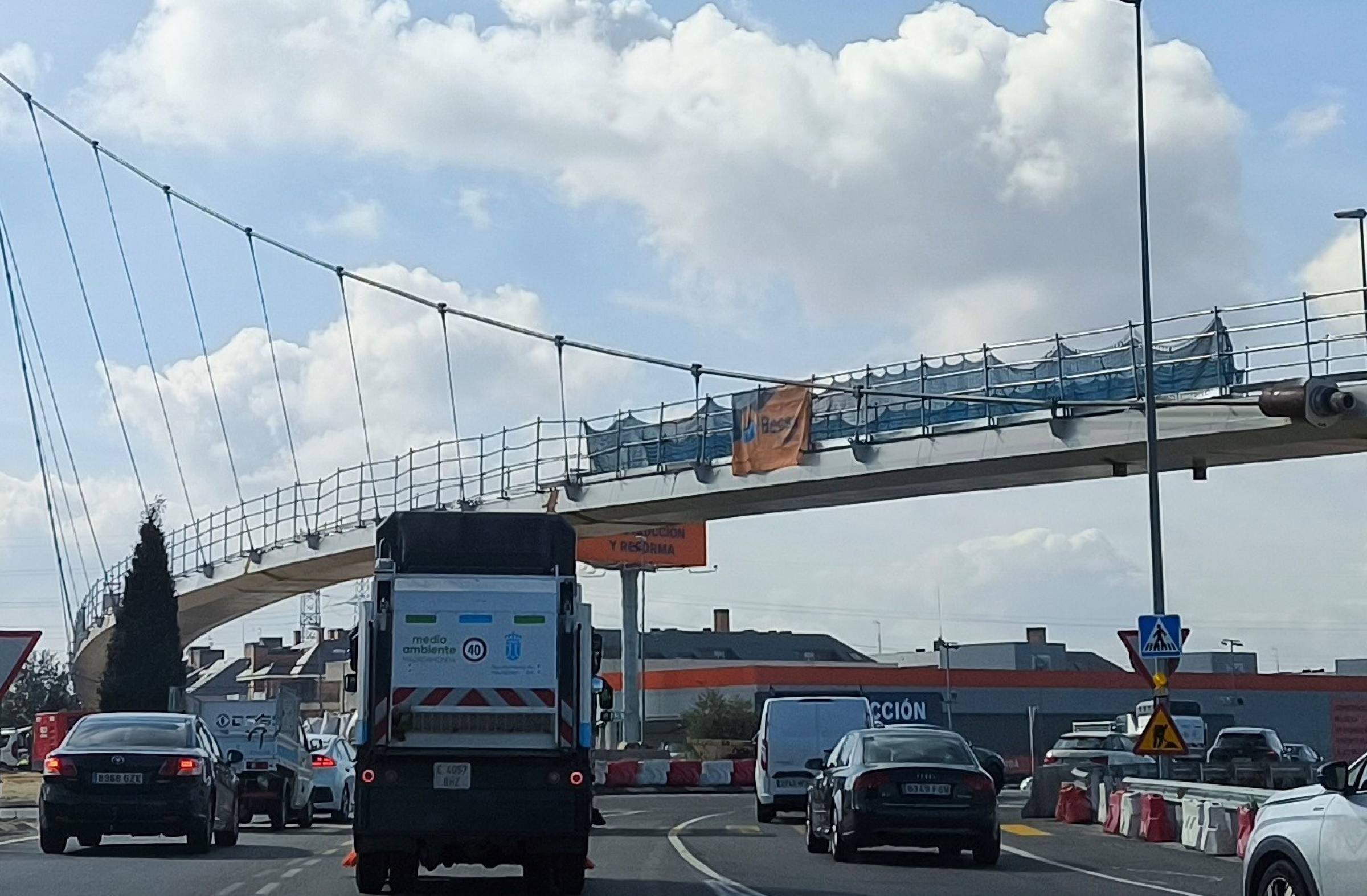 Vecinos de Roza Martín y Los Satélites recogen firmas para exigir soluciones a los problemas de movilidad de la zona