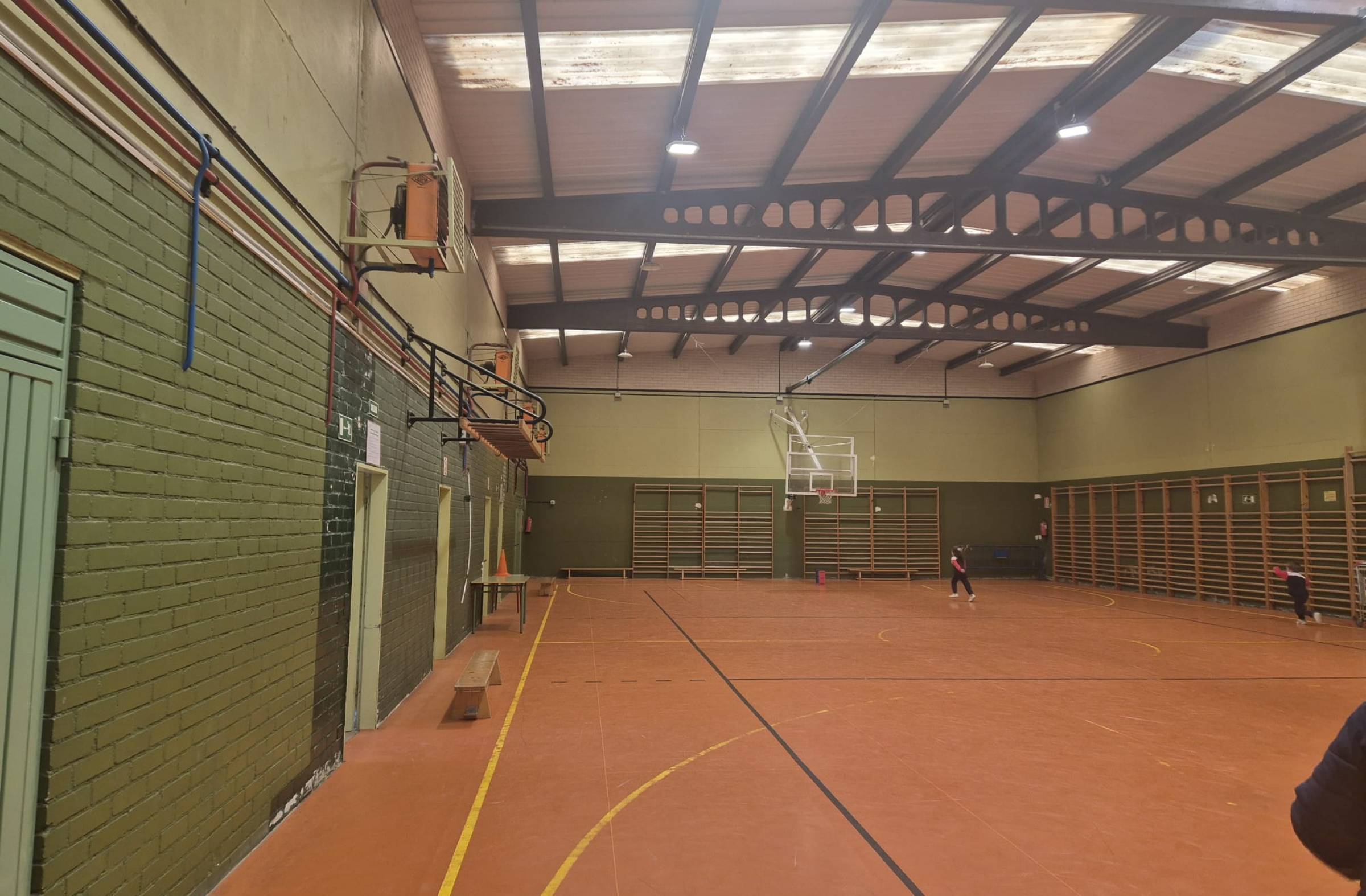 El deterioro del gimnasio del colegio Federico García Lorca de Majadahonda provoca la demanda de soluciones inmediatas