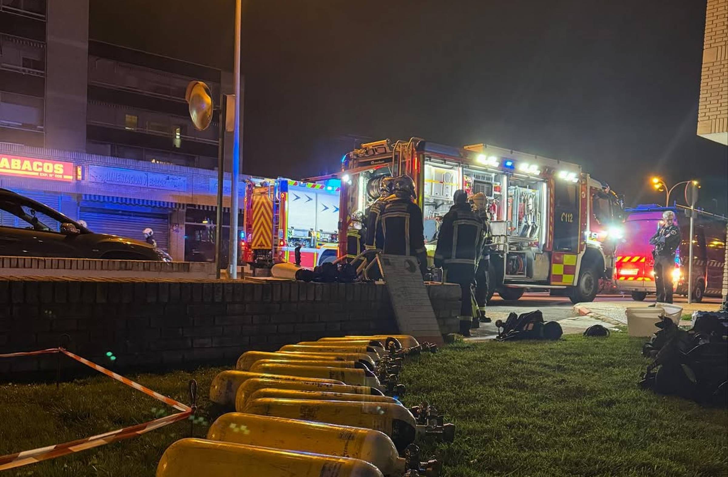 Incendio en un garaje subterráneo de Majadahonda: ocho vehículos completamente calcinados y alarma vecinal