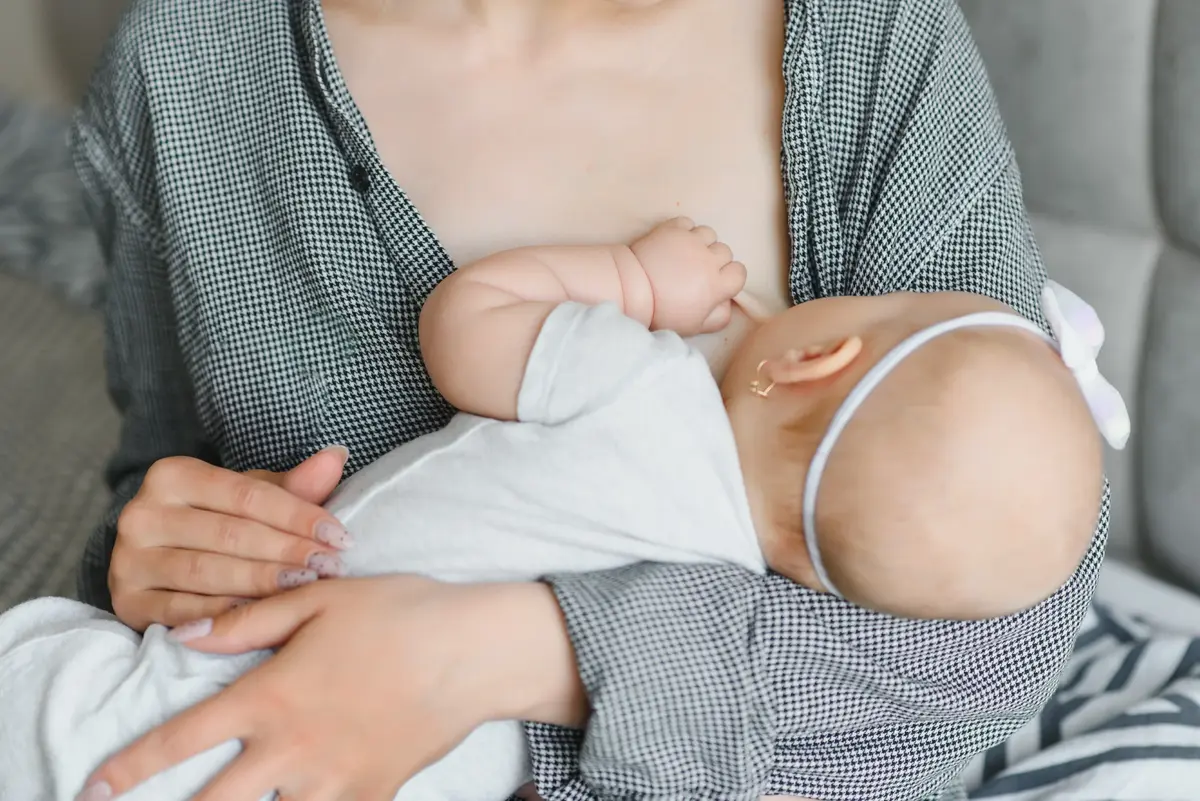 El Hospital Puerta de Hierro anima a madres lactantes a donar leche materna y conciencia sobre sus beneficios