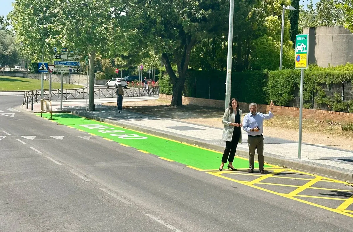 Majadahonda pone en marcha 'Kiss&Go': zonas de parada reservadas para que los padres dejen a sus hijos en el colegio con seguridad