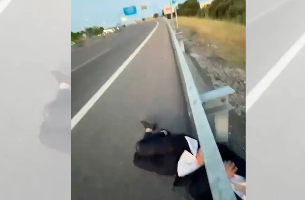 Un transportista encuentra a un joven tendido en el arcén de la M-40 a su paso por Pozuelo