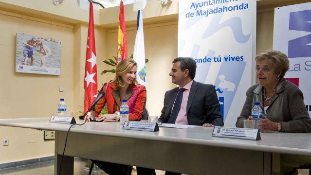 El alcalde y la directora del IMMF animan a los majariegos a participar en el programa de acogimiento Vacaciones en familia
