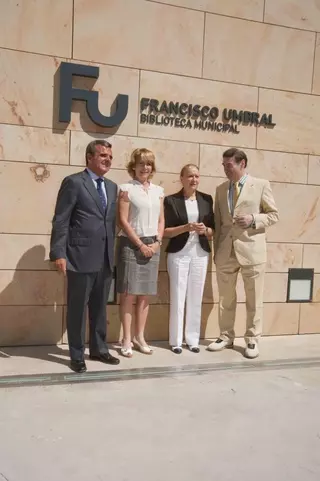 Aguirre y De Foxá inauguran en Majadahonda la Biblioteca Municipal Francisco Umbral
