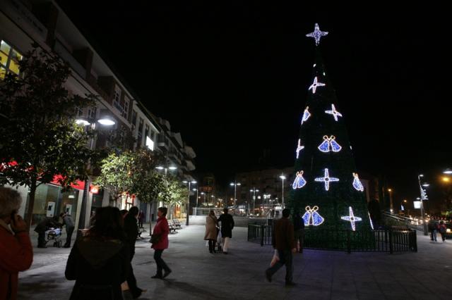 Las calles de Majadahonda se iluminaron para dar la bienvenida a la Navidad