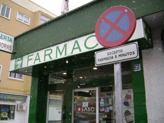 El Ayuntamiento establece espacios reservados de parada 5 minutos frente a las farmacias de 24 horas
