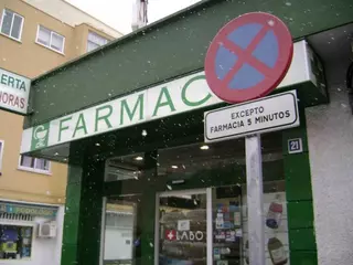 El Ayuntamiento establece espacios reservados de parada 5 minutos frente a las farmacias de 24 horas
