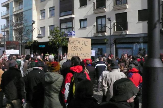 Concentración de la  Asociación de Vecinos de Majadahonda para protestar contra la subida del IBI