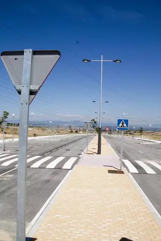El alcalde de Majadahonda, Narciso de Foxá, visitó  las obras de urbanización de Roza Martín