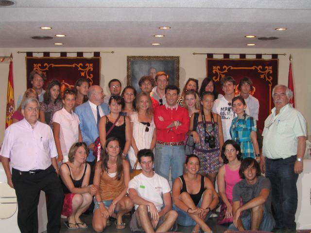 Jóvenes del Club Rotario visitan el Ayuntamiento de Majadahonda