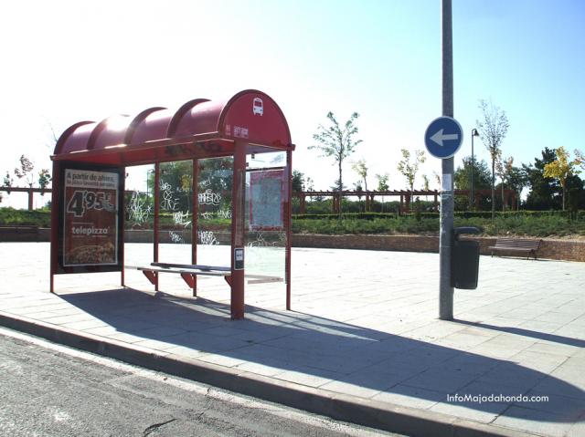 Izquierda Unida reclama la instalación de marquesinas en todas las paradas de autobús en las que exista espacio suficiente para hacerlo