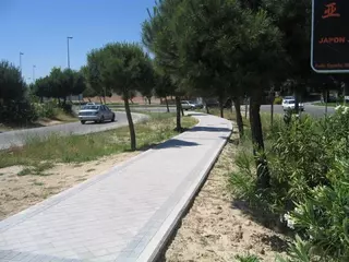 Un nuevo acceso para peatones conecta Los Negrillos con el Centro Comercial Equinoccio
