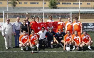 El consejero de Asuntos Sociales se reúne en Majadahonda con los campeones de fútbol sala Pro Enfermedad Mental