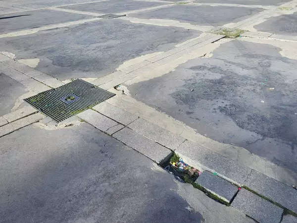 SUELO DEL PARQUE PÉSIMO 