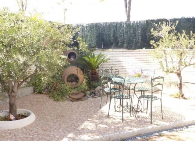 La Marazuela: Precioso Bajo con jardín