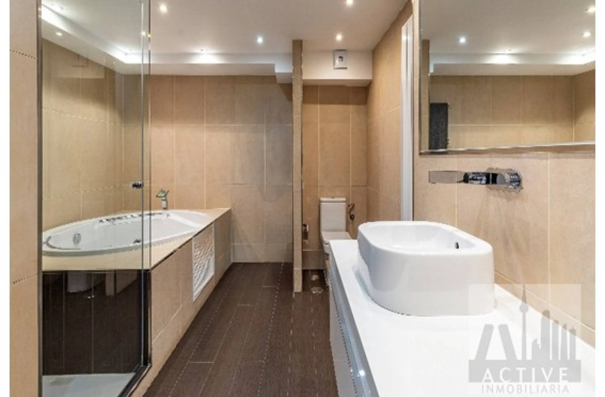Chalet pareado en venta en calle Mar Adriático