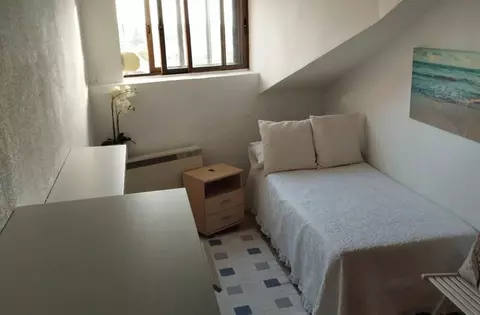 Se alquila habitación  en las rozas