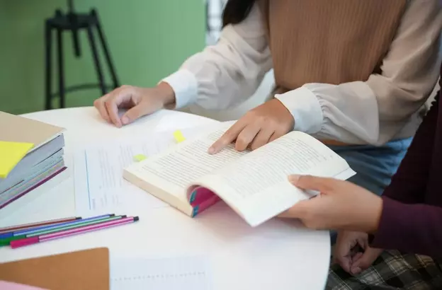 PROFESOR DE REFUERZO ESCOLAR DE SECUNDARIA ÁMBITO DE LETRAS