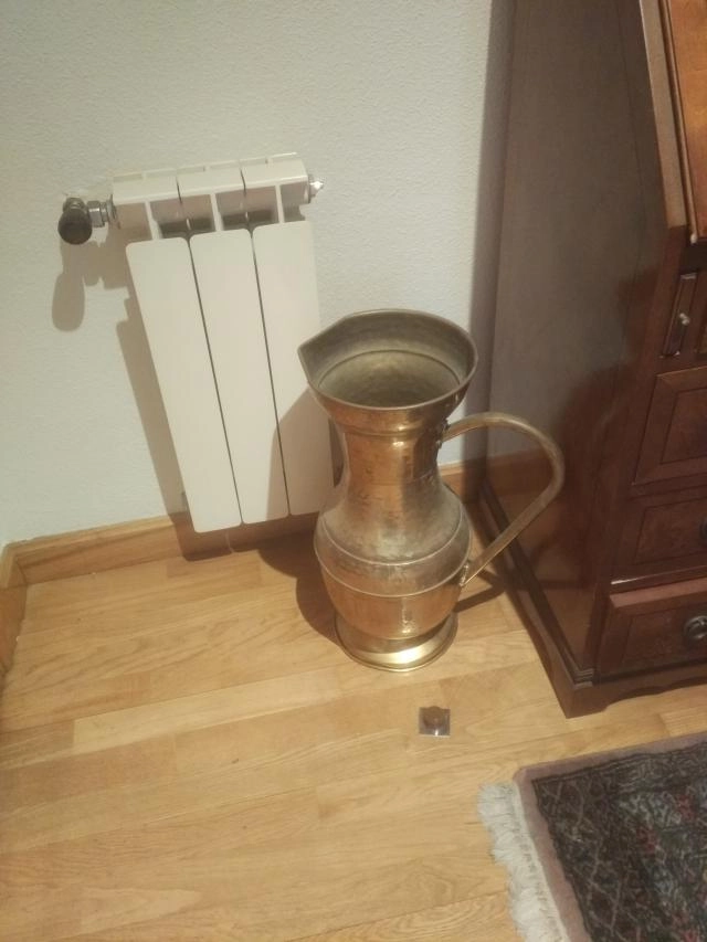 Vendo jarrón cobre 53 cm alto.