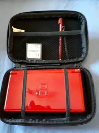 Vendo Nintendo DS. Muy cuidada